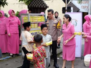 Jajaran Polresta Sidoarjo Bersama Bhayangkari Awali Tahun Dengan Aksi Sosial